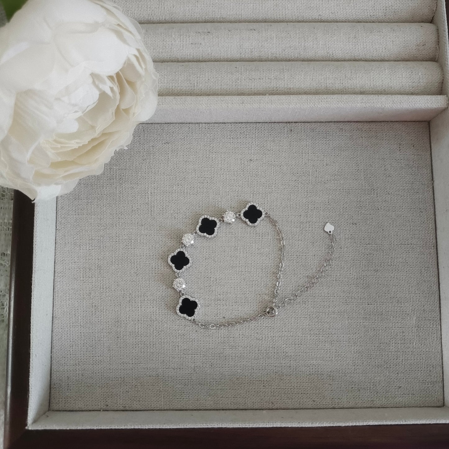 Moissanite Cloves