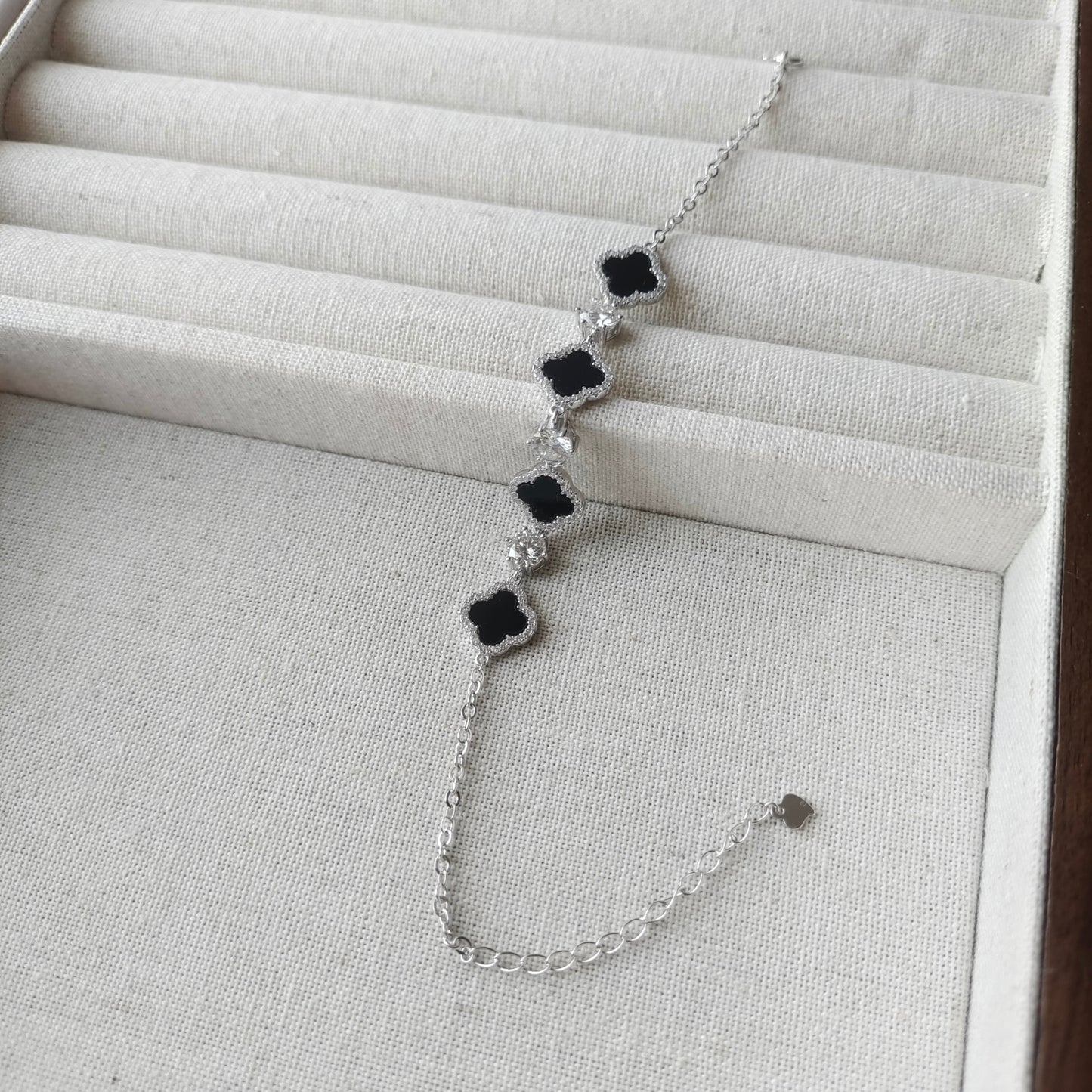 Moissanite Cloves