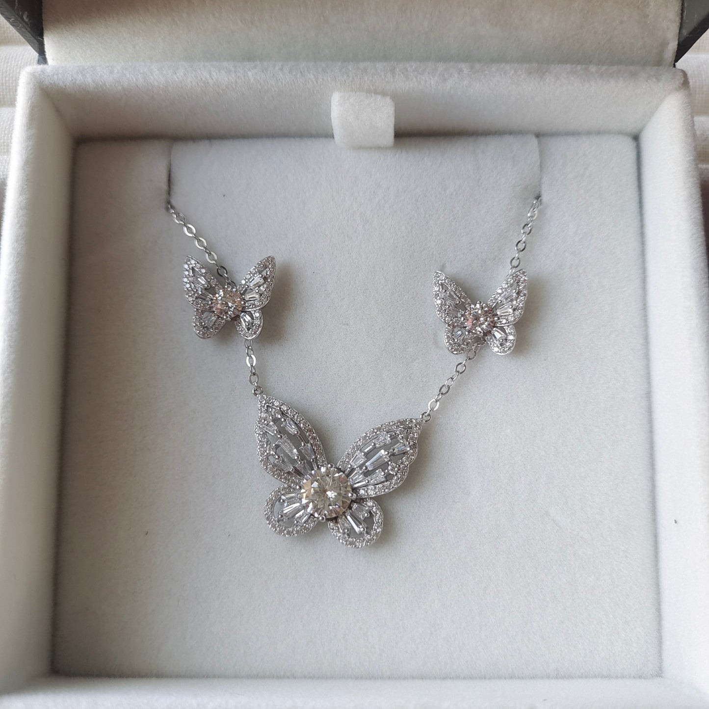 M Butterfly Jewelery Set