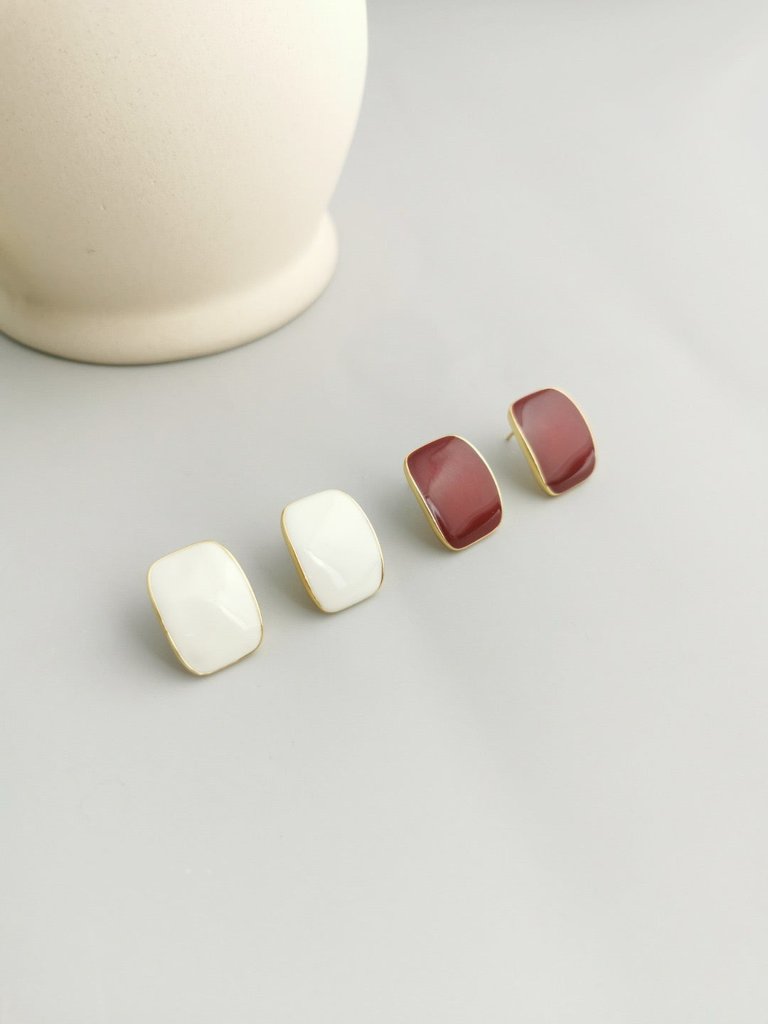 Enamel Rouge Studs