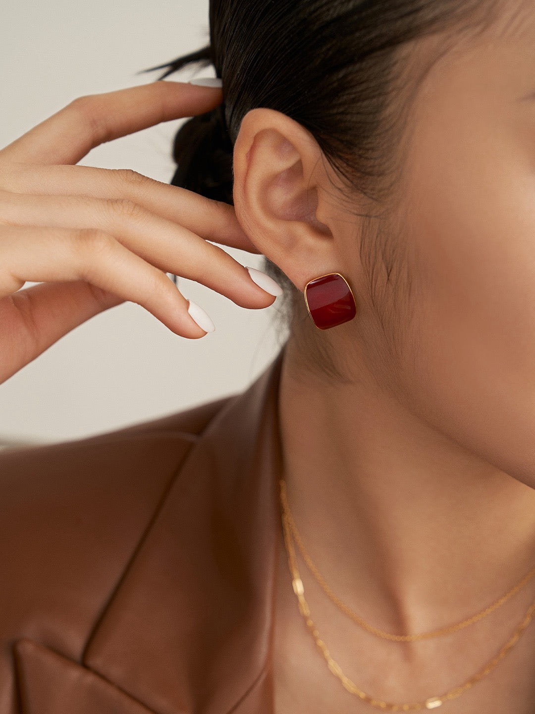 Enamel Rouge Studs