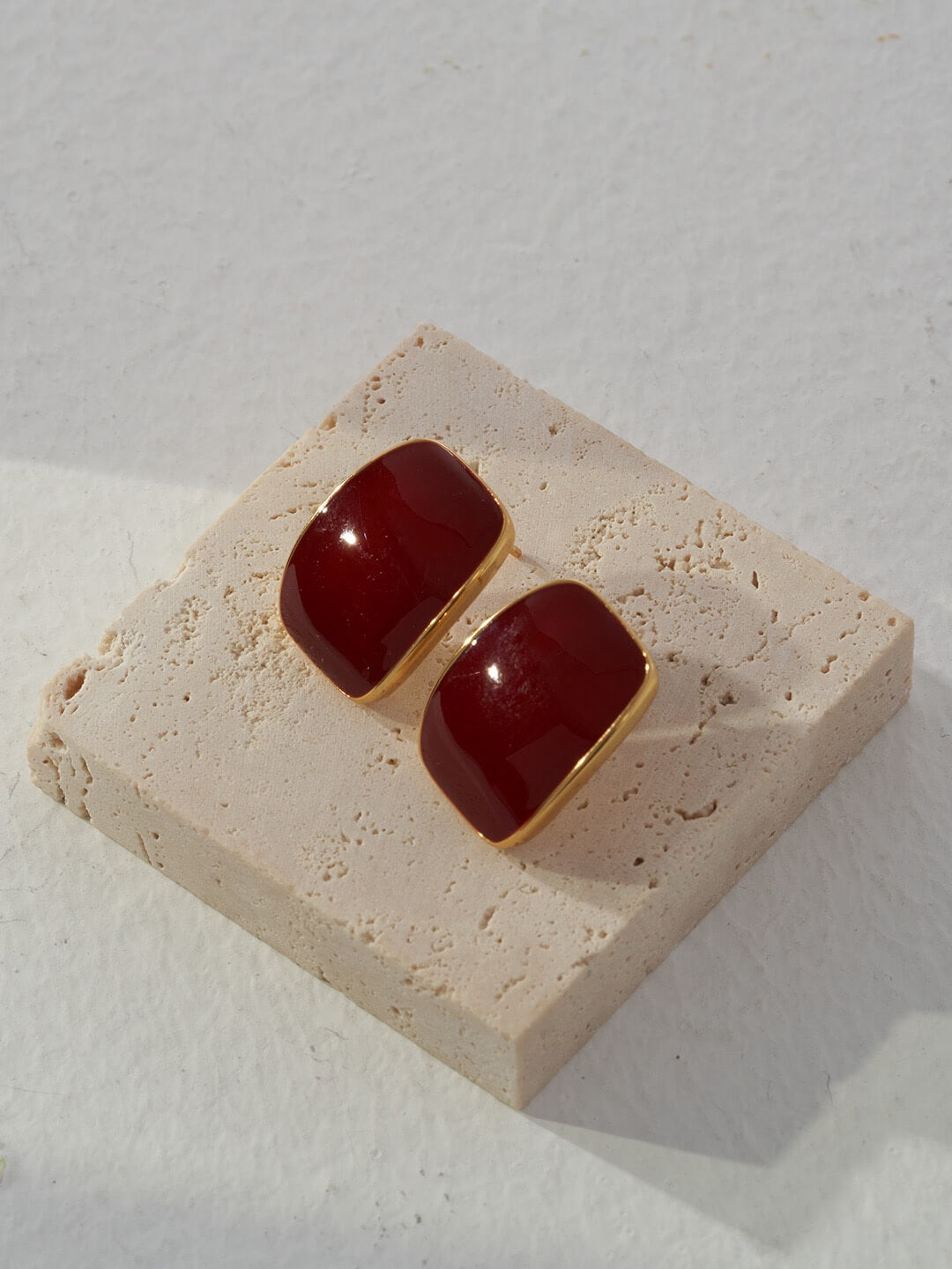 Enamel Rouge Studs