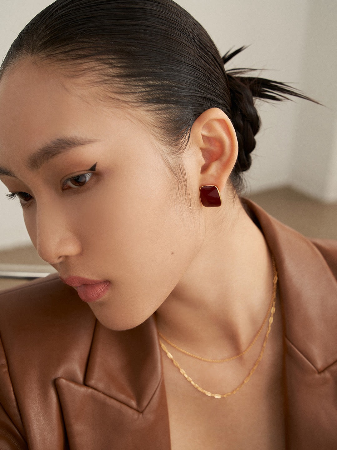 Enamel Rouge Studs