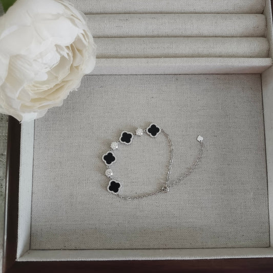 Moissanite Cloves
